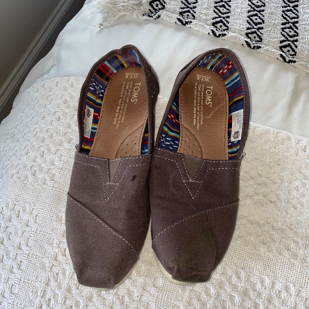 Tom’s shoes